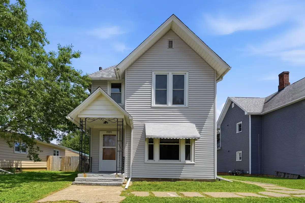 2707 Pershing Boulevard, Clinton, IA 52732 - #1