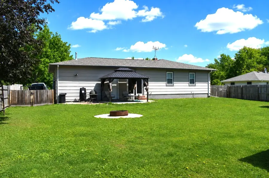815 W 20th Street, Sterling, IL 61081 - #3