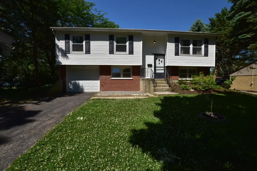 7852 Sprucewood Avenue, Woodridge, IL 60517 - #2