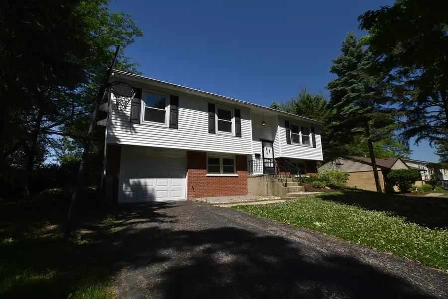7852 Sprucewood Avenue, Woodridge, IL 60517 - #3