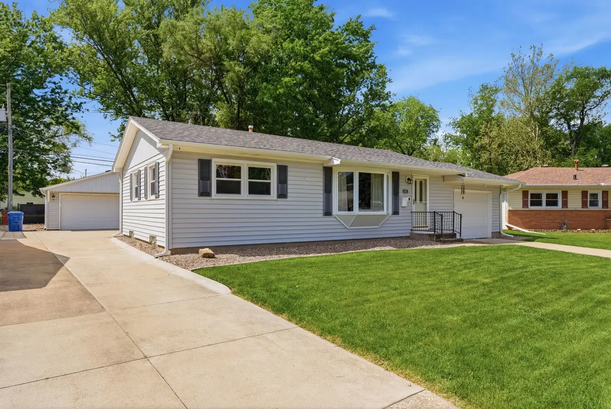 408 27th Avenue, East Moline, IL 61244 - #1