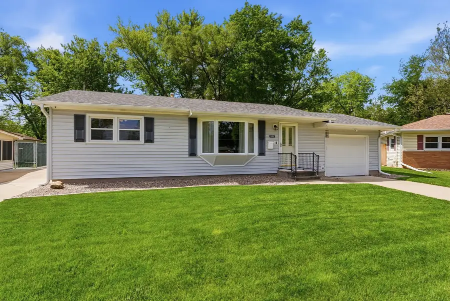 408 27th Avenue, East Moline, IL 61244 - #2