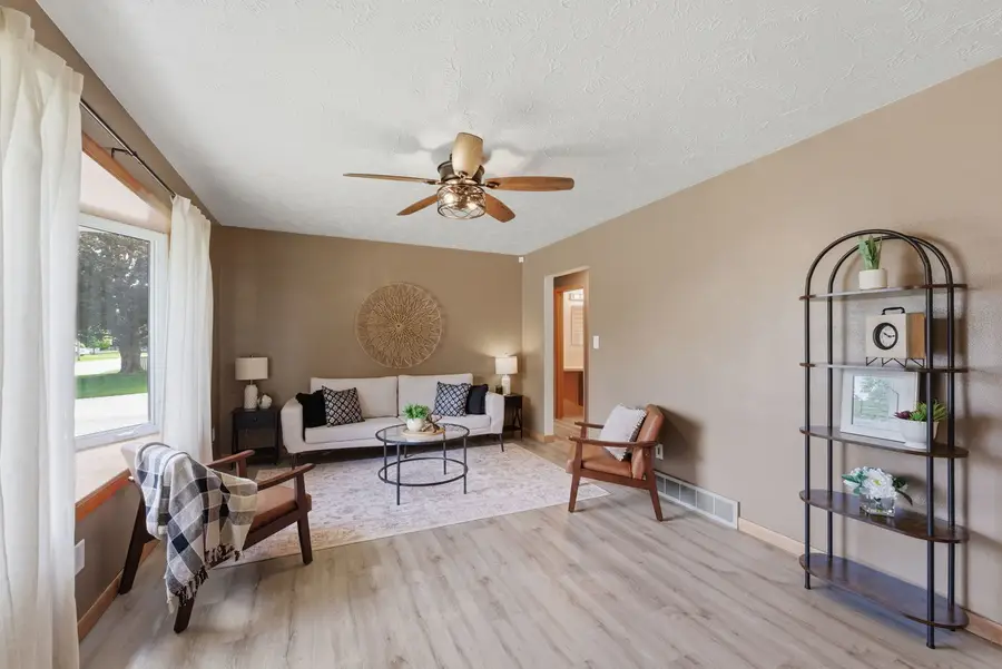 408 27th Avenue, East Moline, IL 61244 - #3