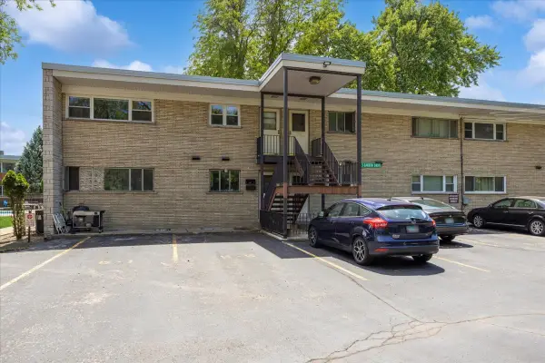 5 Garden Drive #5, La Grange Park, IL 60526