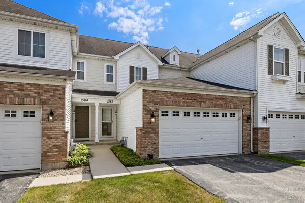 1582 Isle Royal Circle, Crystal Lake, IL 60014
