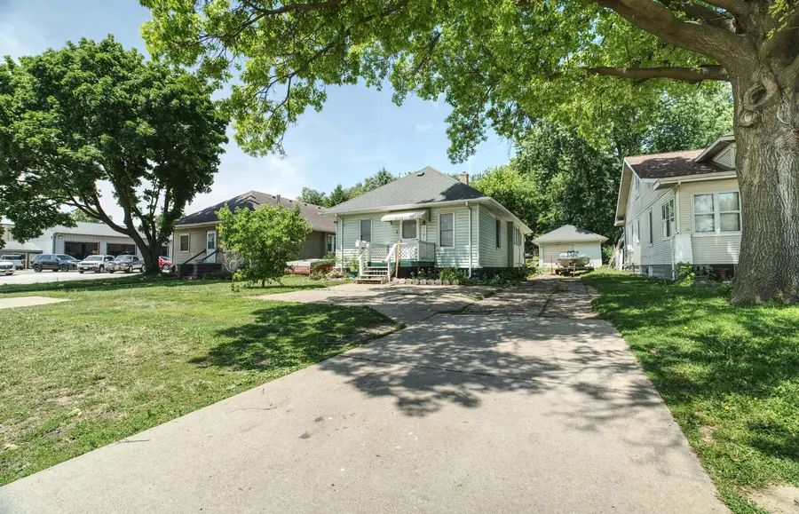 2108 Camanche Avenue, Clinton, IA 52732 - #2