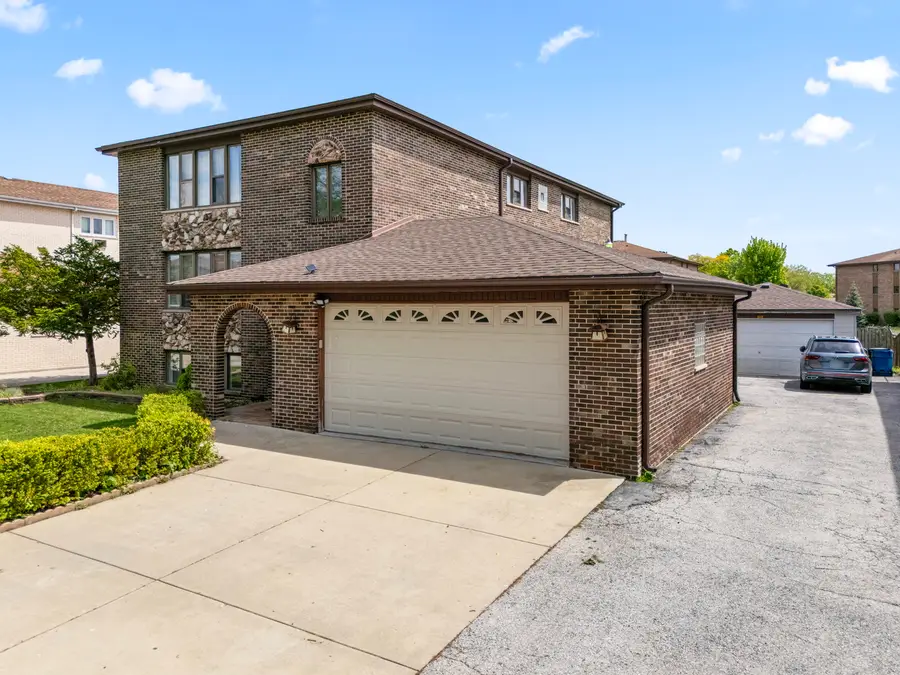 11201 S Helena Drive, Palos Hills, IL 60465 - #2