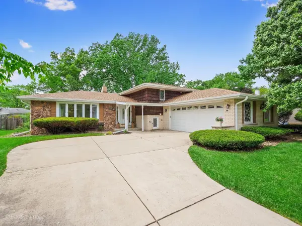 7724 Knottingham Lane, Downers Grove, IL 60516