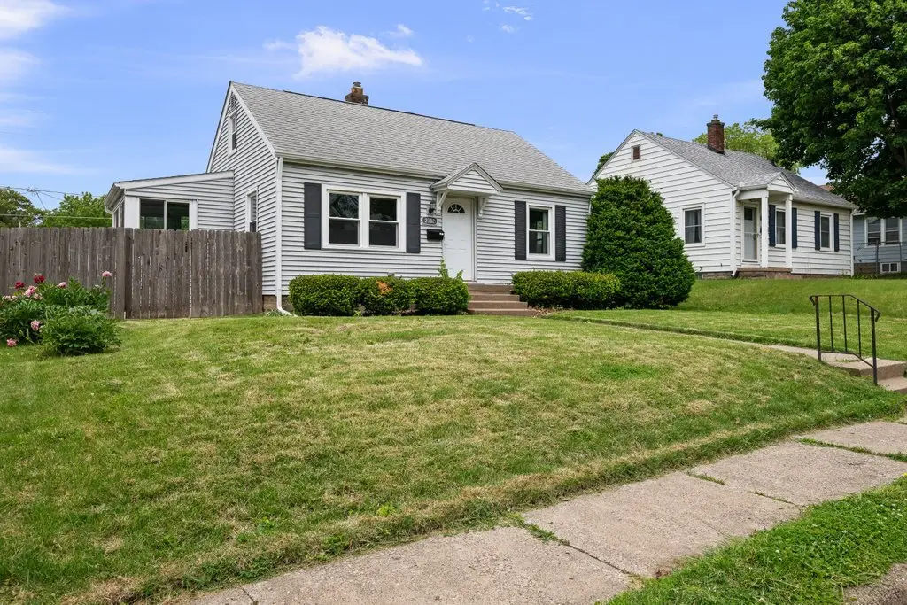 2302 N Howell Street, Davenport, IA 52804 - #1