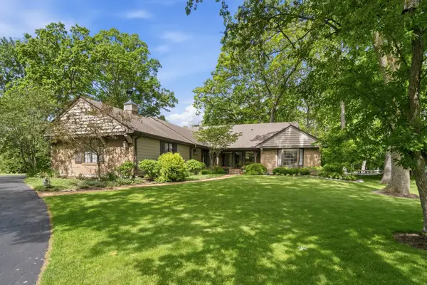 206 Surrey Lane, Lincolnshire, IL 60045