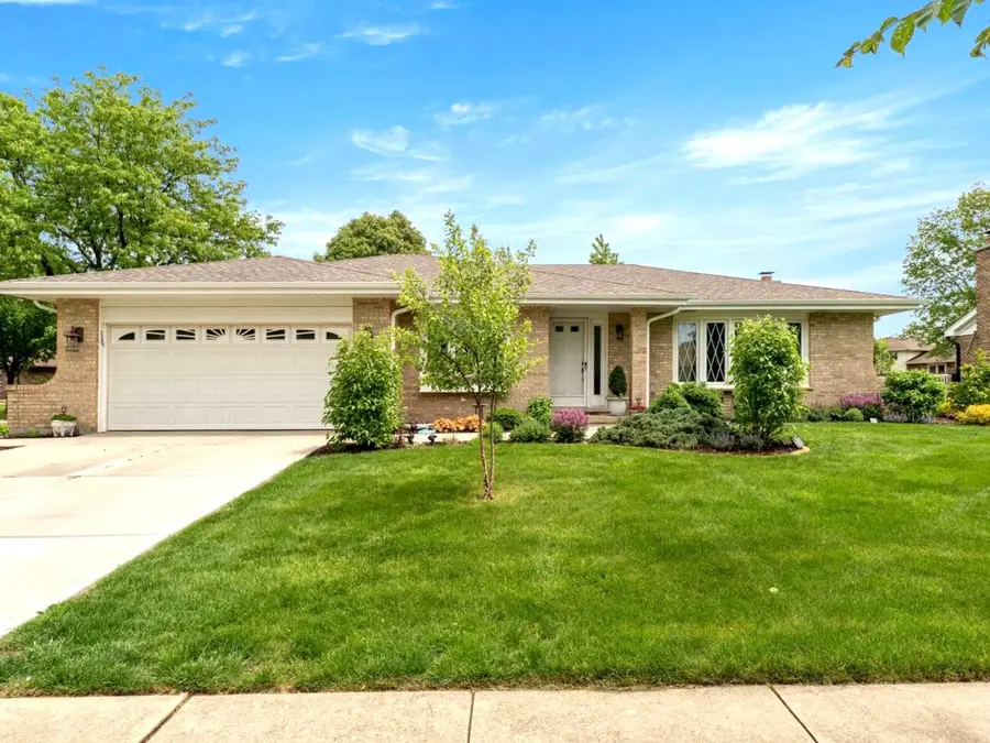 8129 Middlebury Avenue, Woodridge, IL 60517 - #2