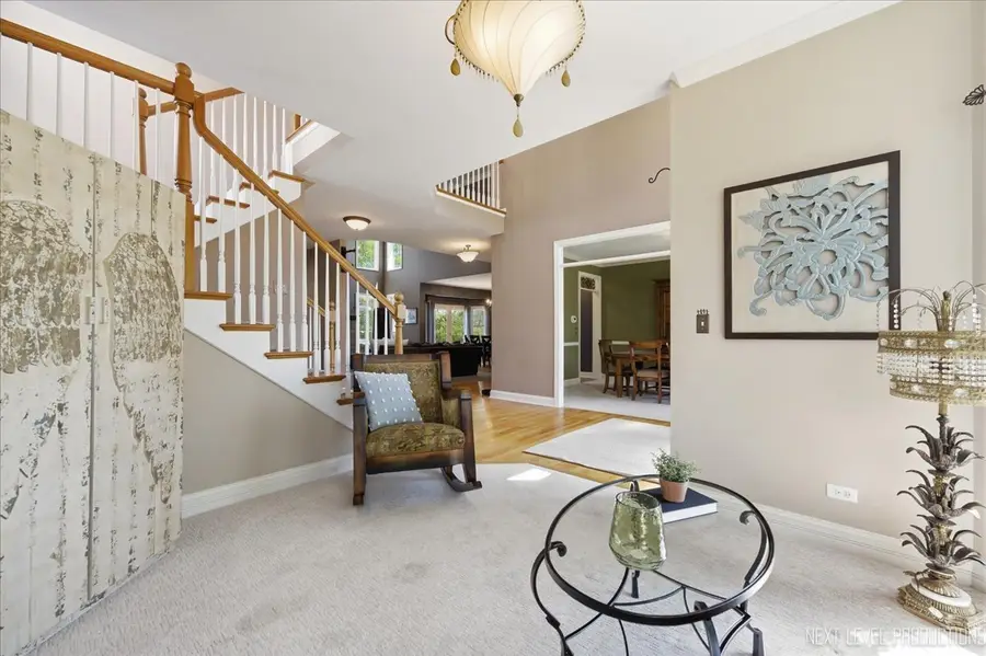 729 W Thornwood Drive, South Elgin, IL 60177 - #2