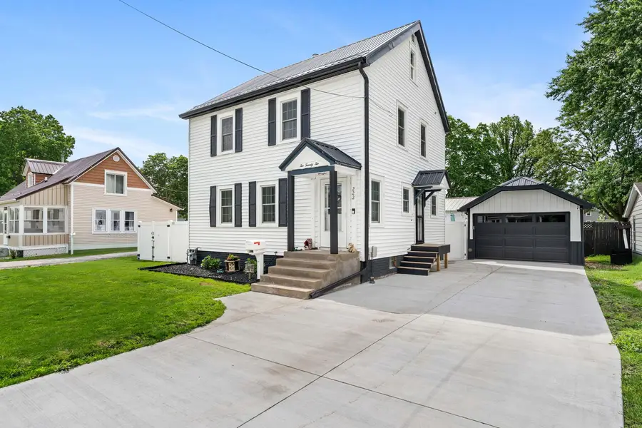 222 E Pearl Street, Geneseo, IL 61254 - #2