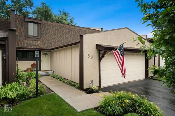 53 Briarwood Square, Indian Head Park, IL 60525