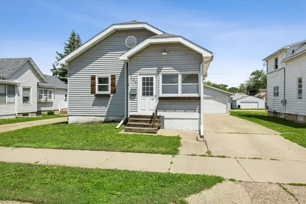 322 6th Avenue N, Clinton, IA 52732