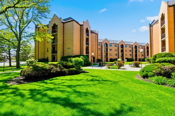 7420 W Lawrence Avenue #202, Harwood Heights, IL 60706