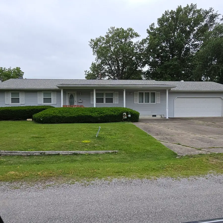 107 S 10th Street S, Benton, IL 62812 - #3