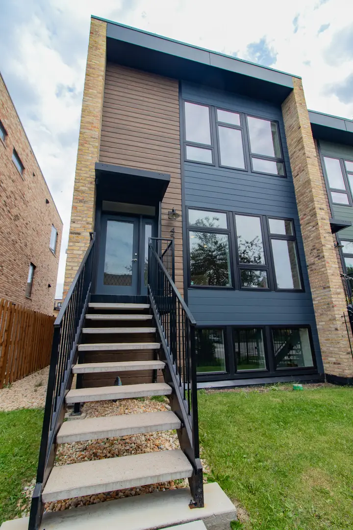 4557 S Prairie Avenue, Chicago, IL 60653 - #1