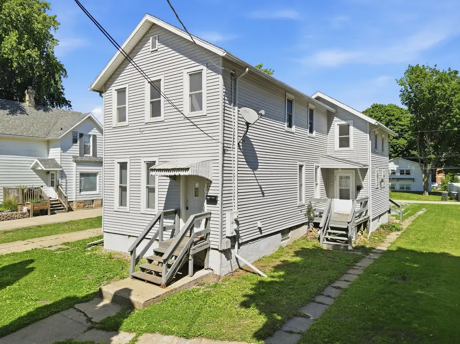 606 Avenue C, Sterling, IL 61081 - #2