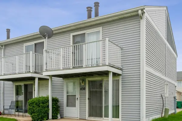 430 Meadow Green Lane, Round Lake Beach, IL 60073
