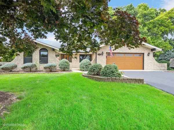 10s240 Hampshire Lane W, Willowbrook, IL 60527