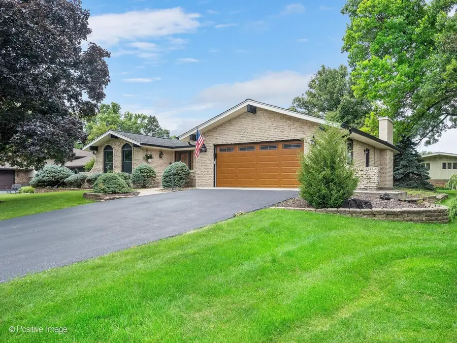 10s240 Hampshire Lane W, Willowbrook, IL 60527 - #2