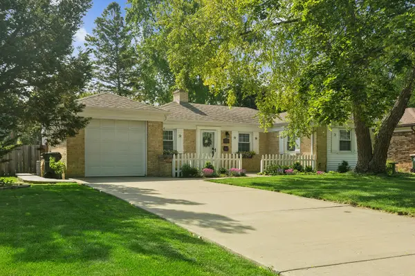 410 N Dryden Place, Arlington Heights, IL 60004