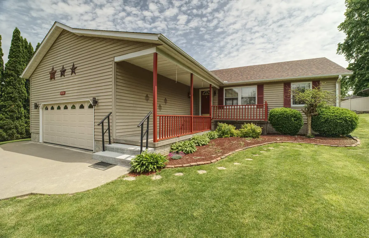 1823 Randall Court, Clinton, IA 52732 - #1
