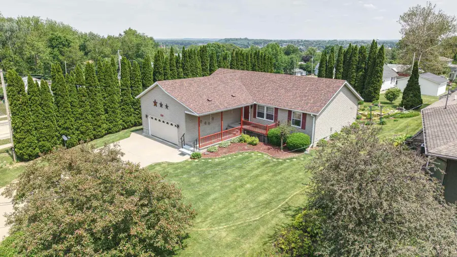1823 Randall Court, Clinton, IA 52732 - #2