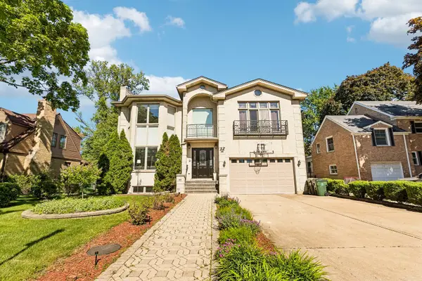 6843 N Kilpatrick Avenue, Lincolnwood, IL 60712