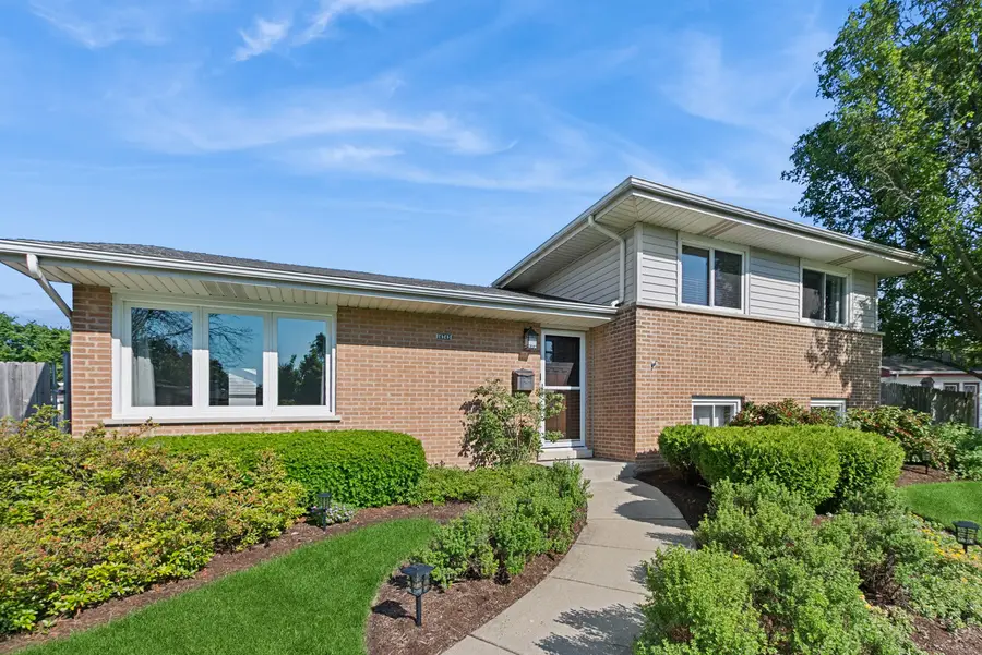 16743 S Odell Avenue S, Tinley Park, IL 60477 - #2