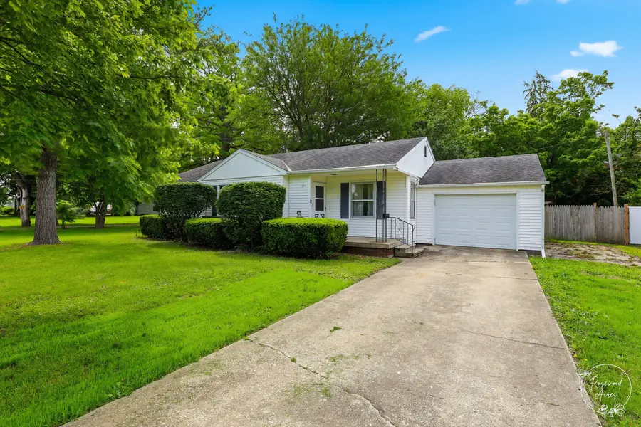 602 E 2nd Street, Gilman, IL 60938 - #3