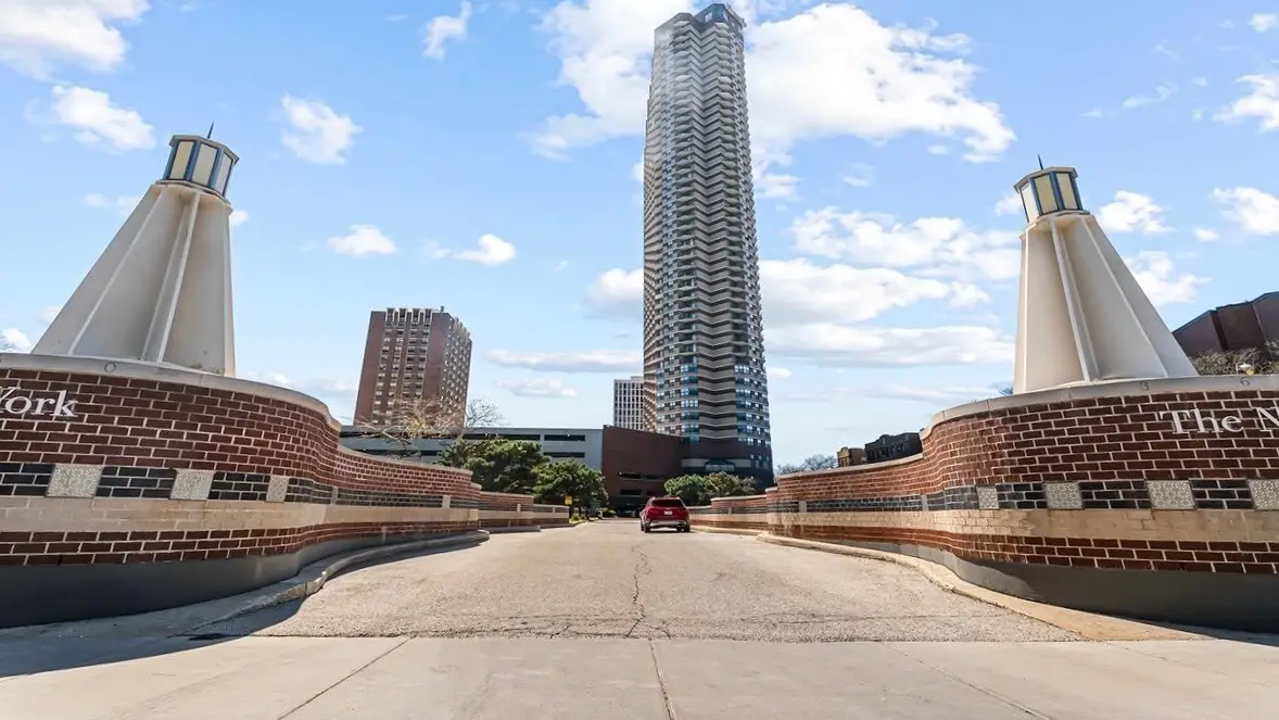 3660 N Lake Shore Drive #4007, Chicago, IL 60613 - #1