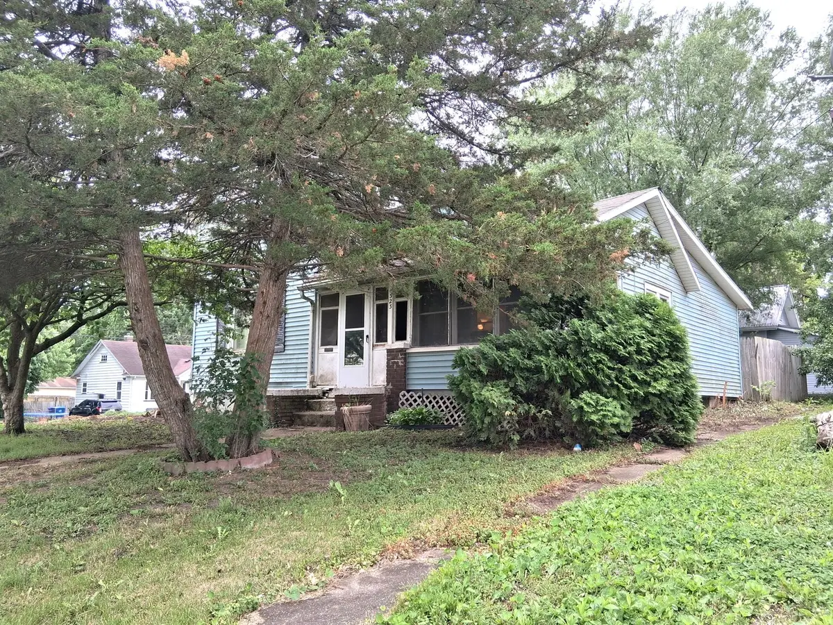 323 S Vine Street, Kewanee, IL 61443 - #1