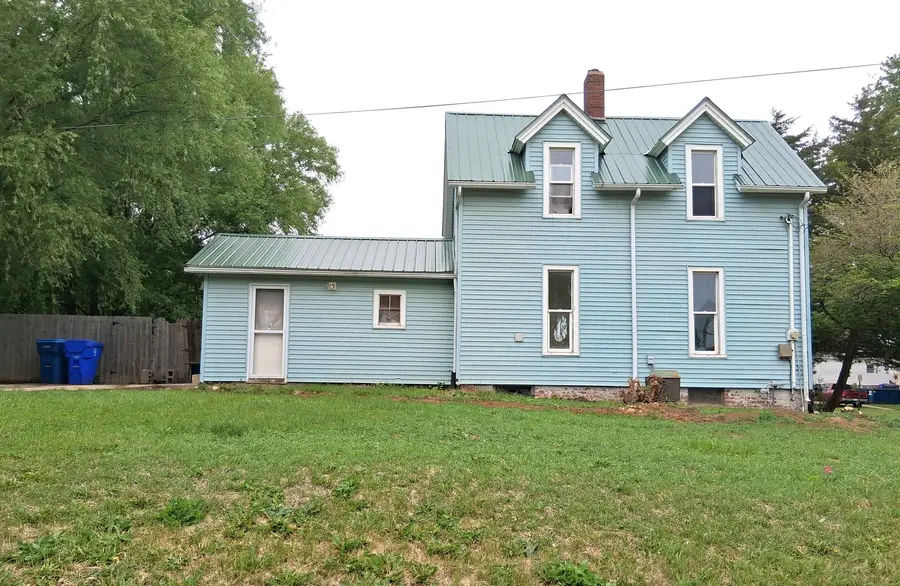 323 S Vine Street, Kewanee, IL 61443 - #3