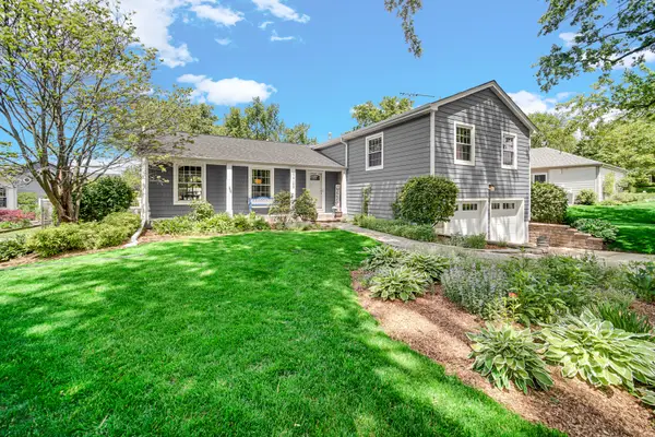 27W160 Oakwood Street, Winfield, IL 60190