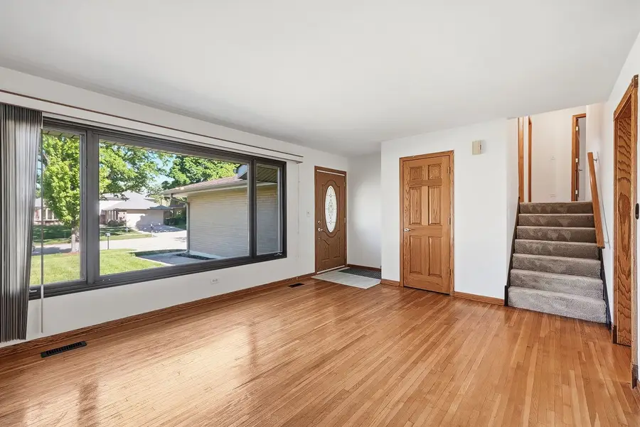 1432 Schramm Drive, Westmont, IL 60559 - #3