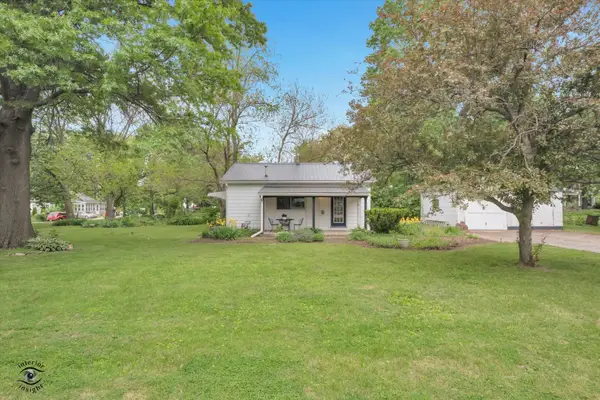 32 Cross Street, Bristol, IL 60512