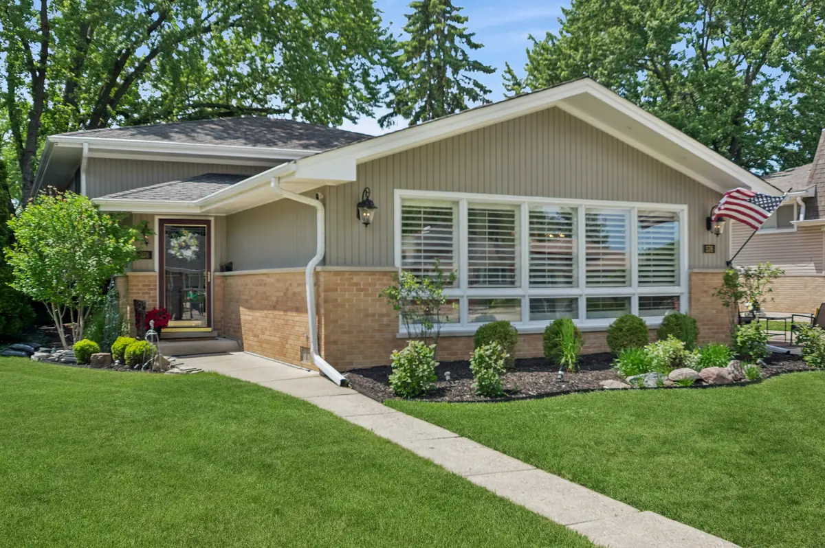 576 Bedford Lane, Des Plaines, IL 60016 - #1
