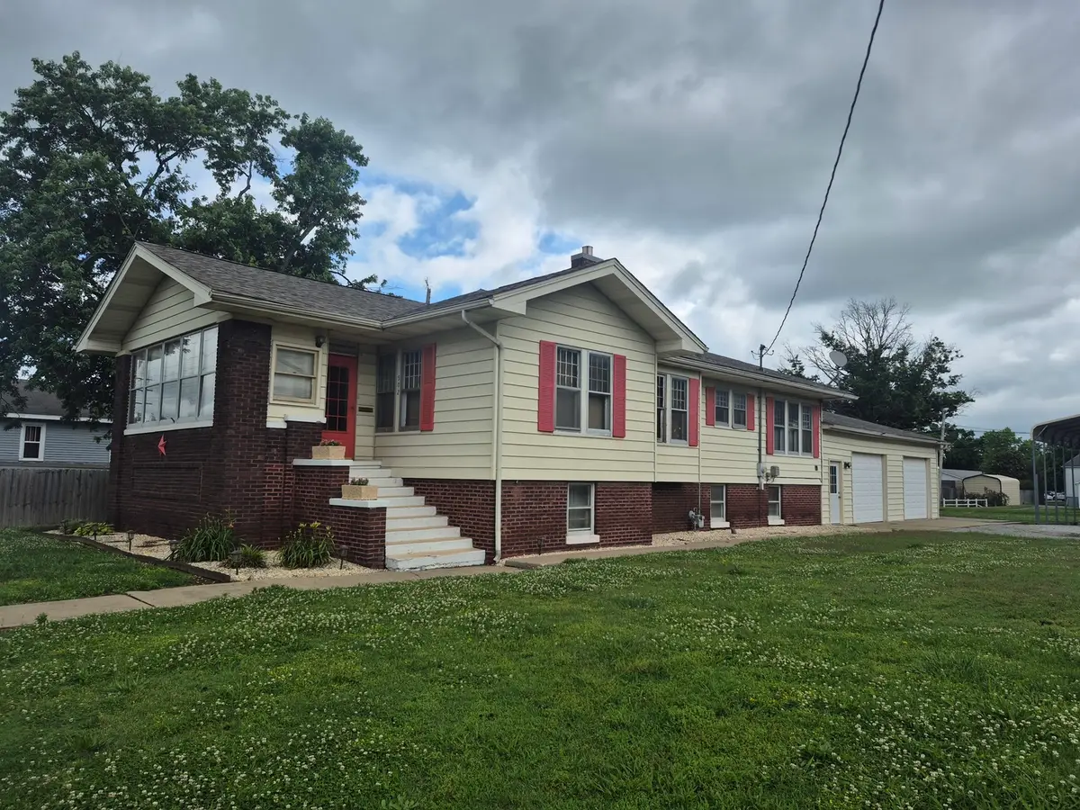 502 N Jackson Street, Harrisburg, IL 62946 - #1
