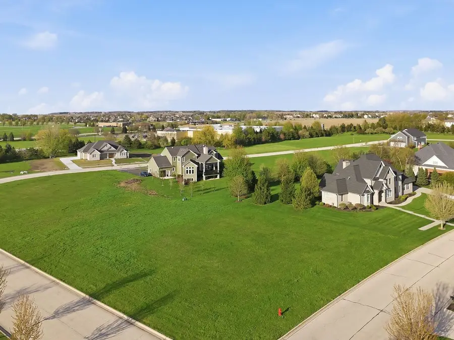 247 Merry Oaks Drive, Sycamore, IL 60178 - #2
