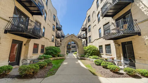 4442 N Damen Avenue #3E, Chicago, IL 60625