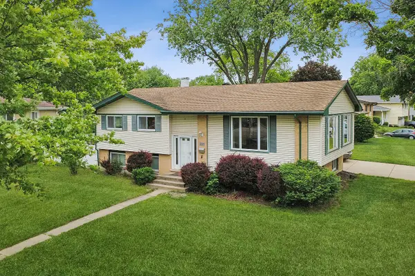 900 Arthur Drive, Lombard, IL 60148