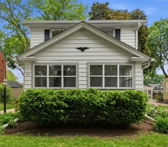 216 S Commonwealth Avenue, Aurora, IL 60506 - #1