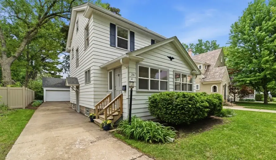 216 S Commonwealth Avenue, Aurora, IL 60506 - #3