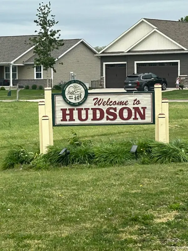 104 Blue Bird Court, Hudson, IL 61748