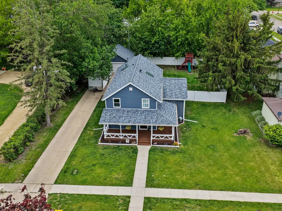 505 Oak Street, Lena, IL 61048 - #3