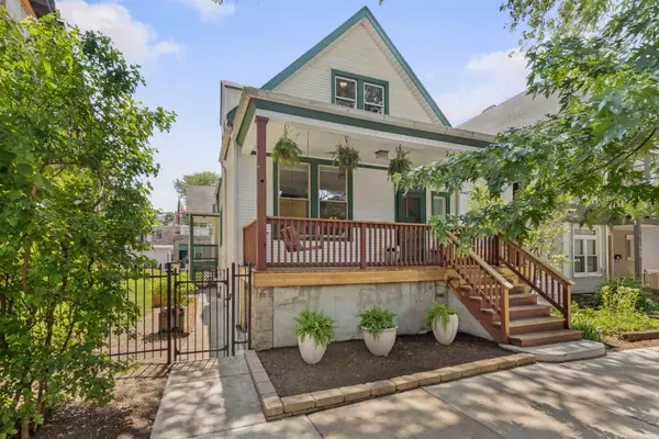 1819 W Cornelia Avenue, Chicago, IL 60657