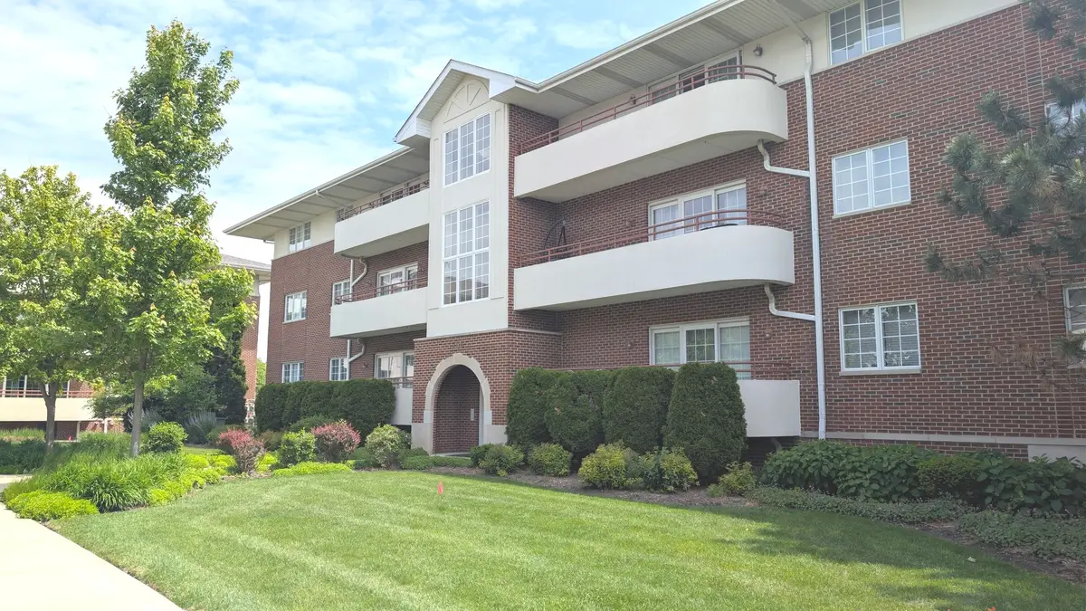 706 63rd Street #202, Westmont, IL 60559 - #1