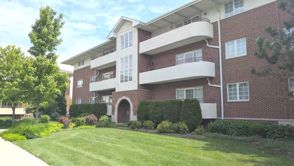 706 63rd Street #202, Westmont, IL 60559